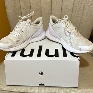Lululemon blissful tennis shoes